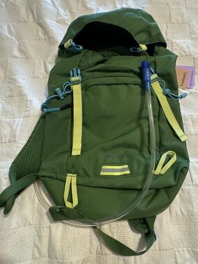 Trail-Ready Green Hydration Backpack by Timberk